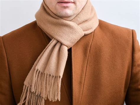 come mettere la sciarpa burberry|Sciarpa Burberry, la tendenza invernale Old British: i nuovi colori .